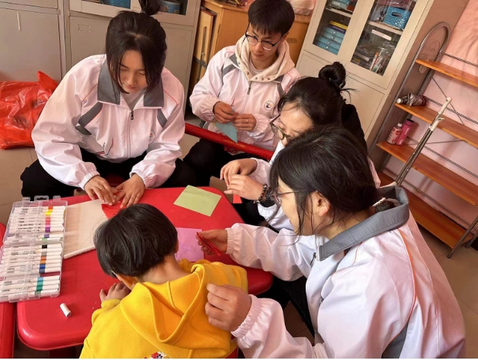 点亮星空，与爱同行